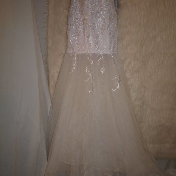 White WEDDING GOWN With Long Embellished Train NEW BY BABYLINE DRESS - Picture 6 of 14